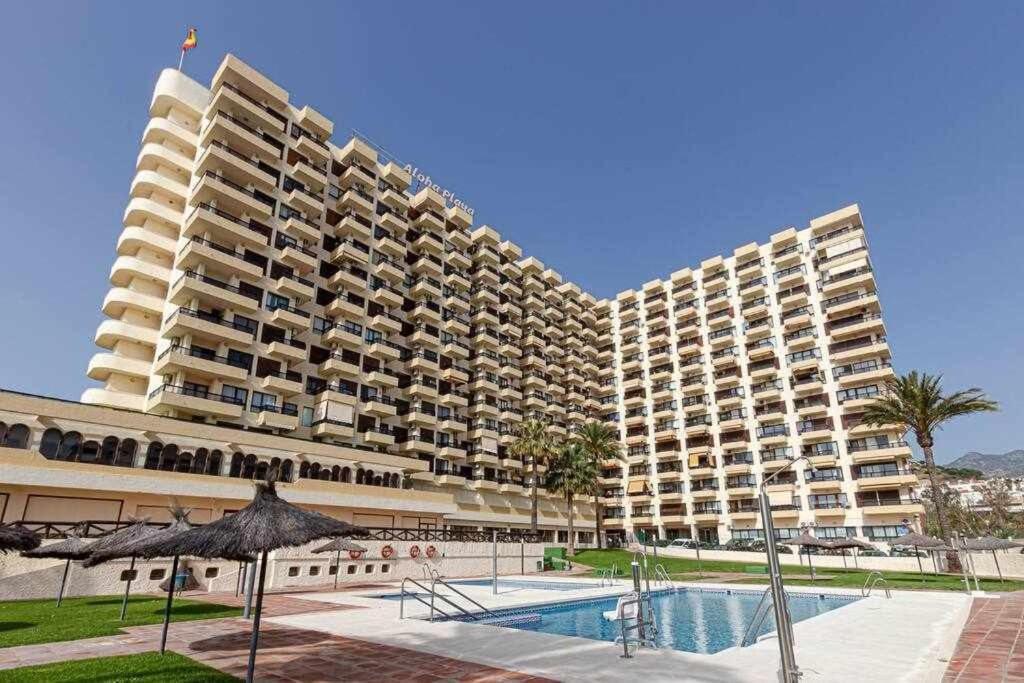 797 Holiday Rentals- Apartamento En Aloha Playa Frente Al Mar Benalmádena Esterno foto