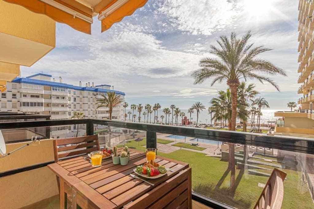 797 Holiday Rentals- Apartamento En Aloha Playa Frente Al Mar Benalmádena Esterno foto